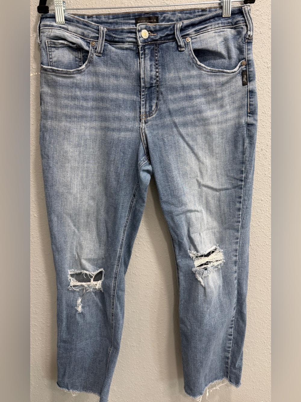 Silver Jeans| Women’s Most Wanted Straight Crop Distressed Jeans Size W33, L27